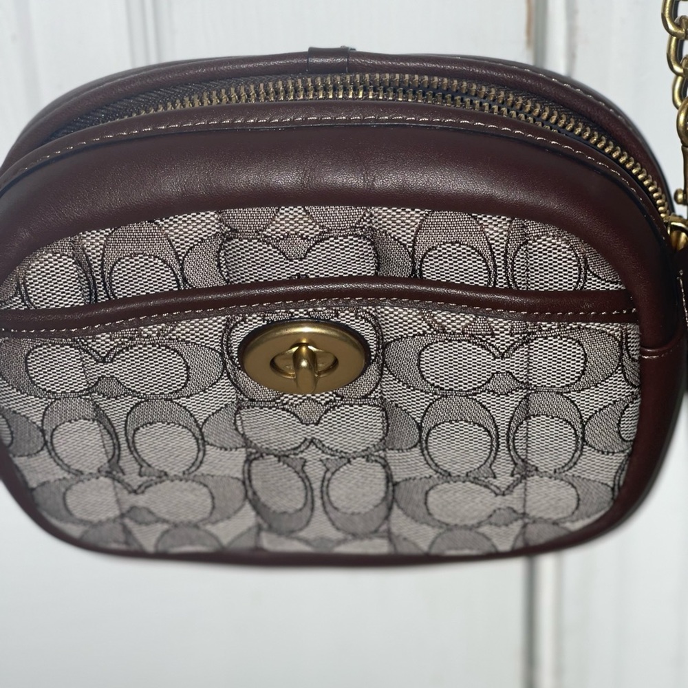 Small Coach quilted camera bag crossbody